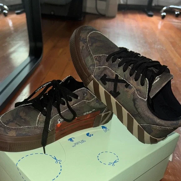 Off-White Camouflage Sneakers with Black Accents - Picture 7 of 10